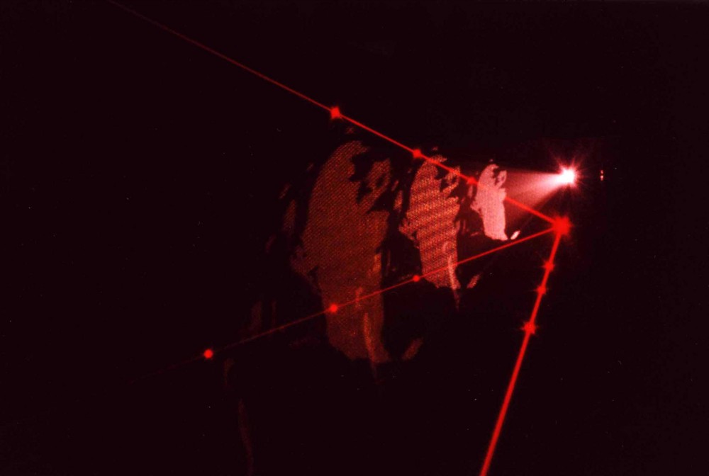 Third window, 1997, Dimension variable, Installation video et laser, Color/sound, Couleur/Sonore, Video loop projected in a dark room