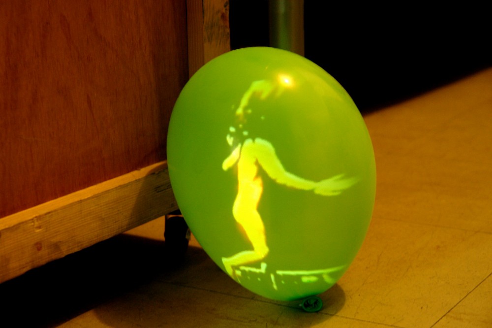 Ballon, 2008, Dimension variable, Video installation, Couleur/sonore, Color/Sound